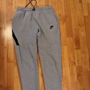Nike joggers - men's medium